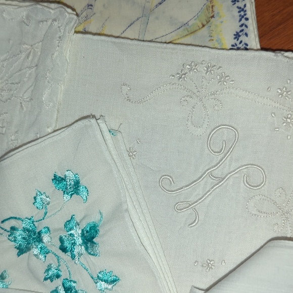 Vintage Ladies Handkerchiefs - Picture 3 of 5